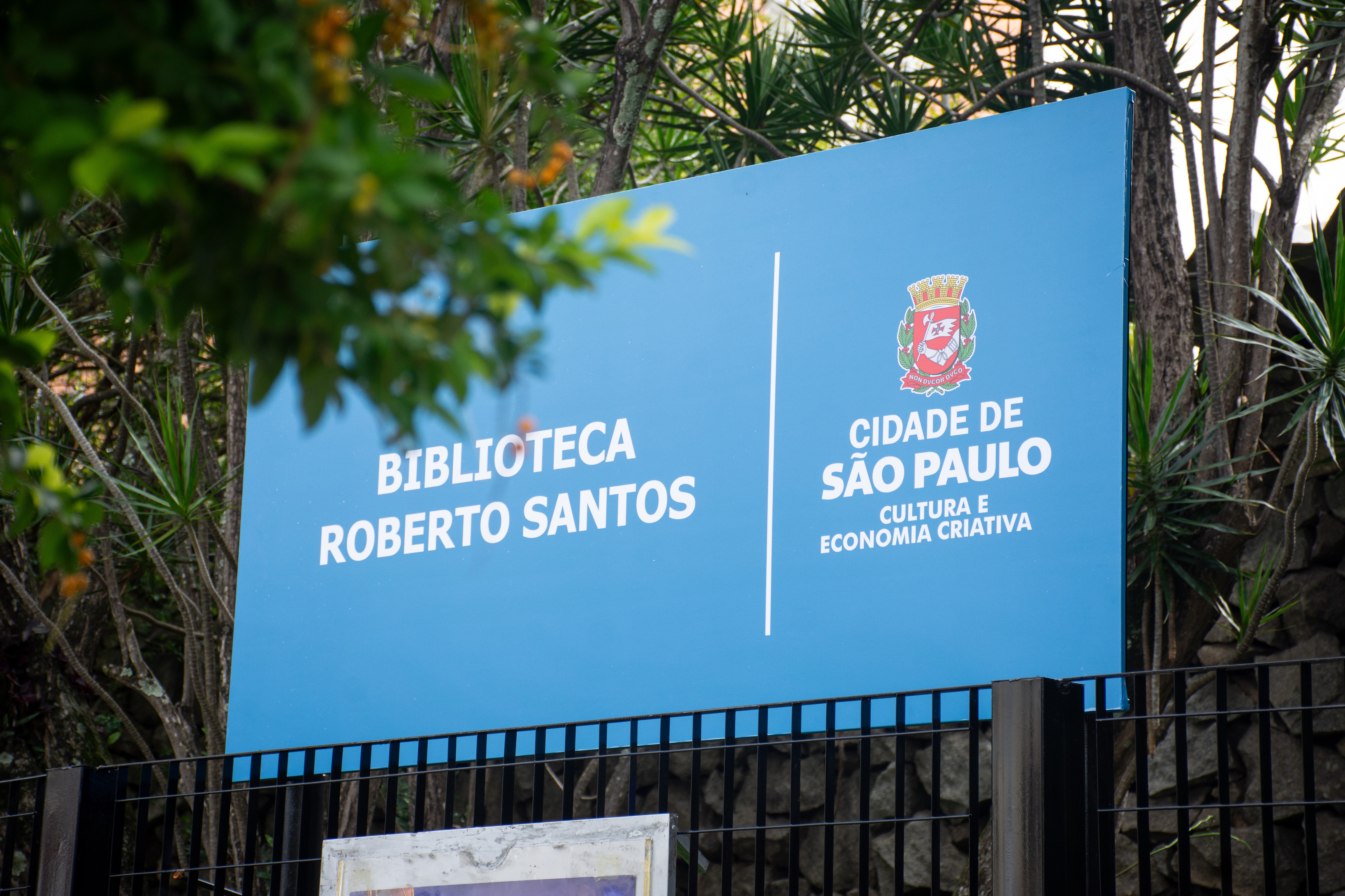 Foto da fachada da Biblioteca Pública Municipal Roberto Santos. (Foto: Divulgação/Gustavo Gonçalves)