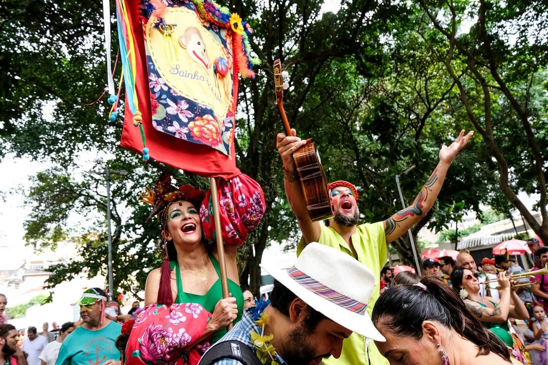 O Bloco “Sainha de Chita”, realizada na Biblioteca Mário de Andrade, é um dos destaques da programação de esquenta de Carnaval da cidade. (Foto: Divulgação)