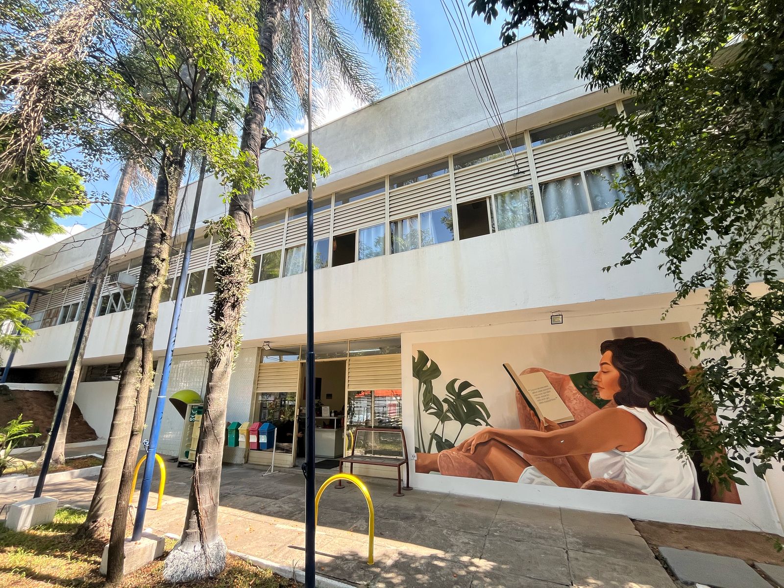 Fachada da Biblioteca Pública Municipal Brito Broca. (Foto: Divulgação)