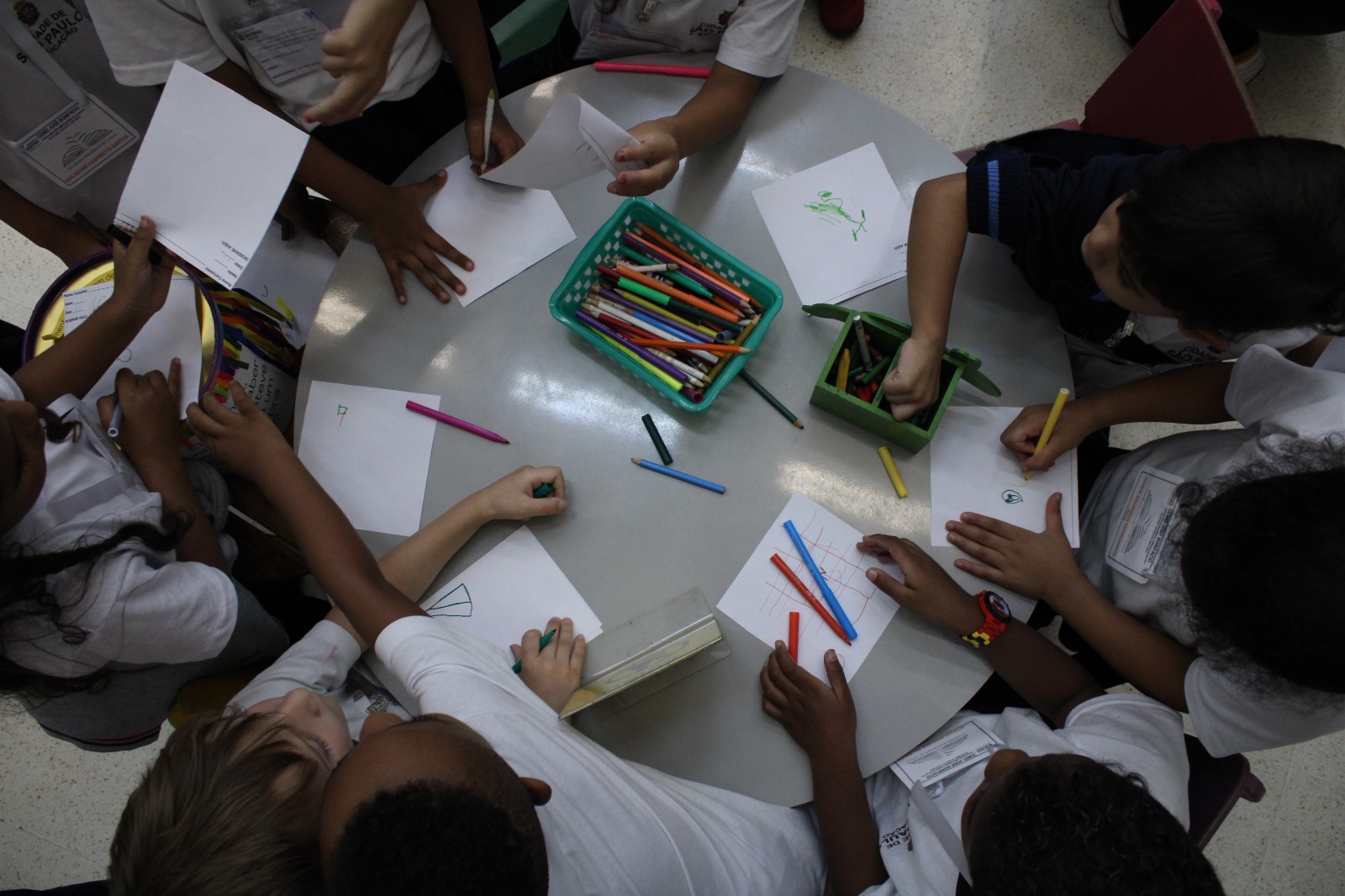 Crianças pintam na Biblioteca Mário de Andrade. Foto: divulgação