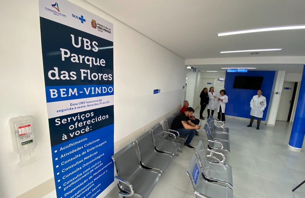 A imagem mostra o interior de uma Unidade Básica de Saúde (UBS) chamada 