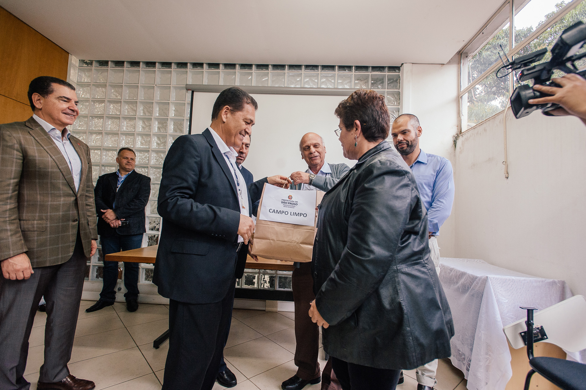 1263313-Entrega de Uniformes para Prefeituras Regionais