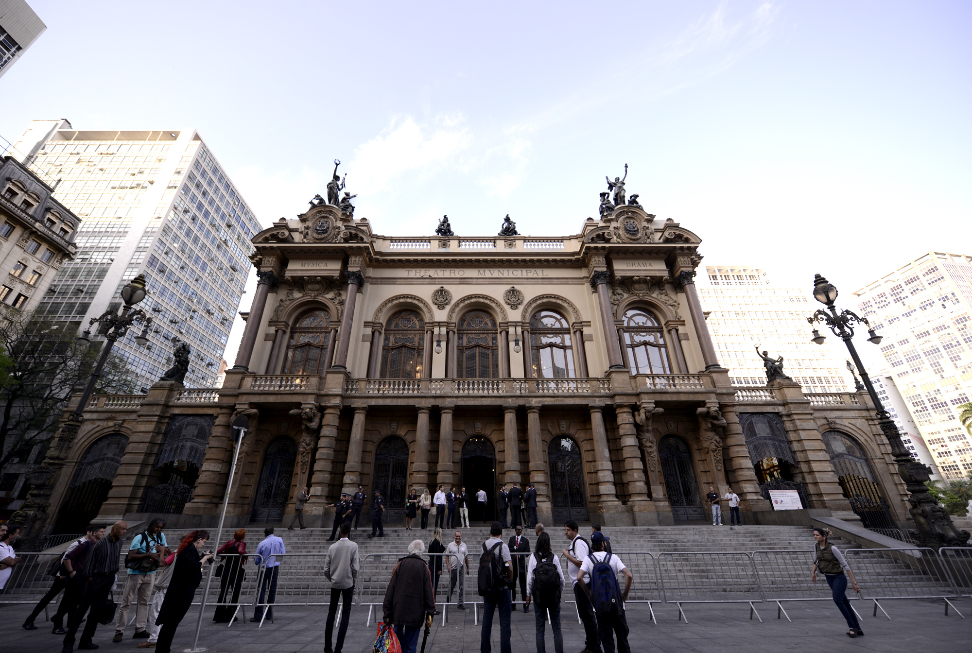 1419220-Entrega da Fachada do Theatro Municipal
