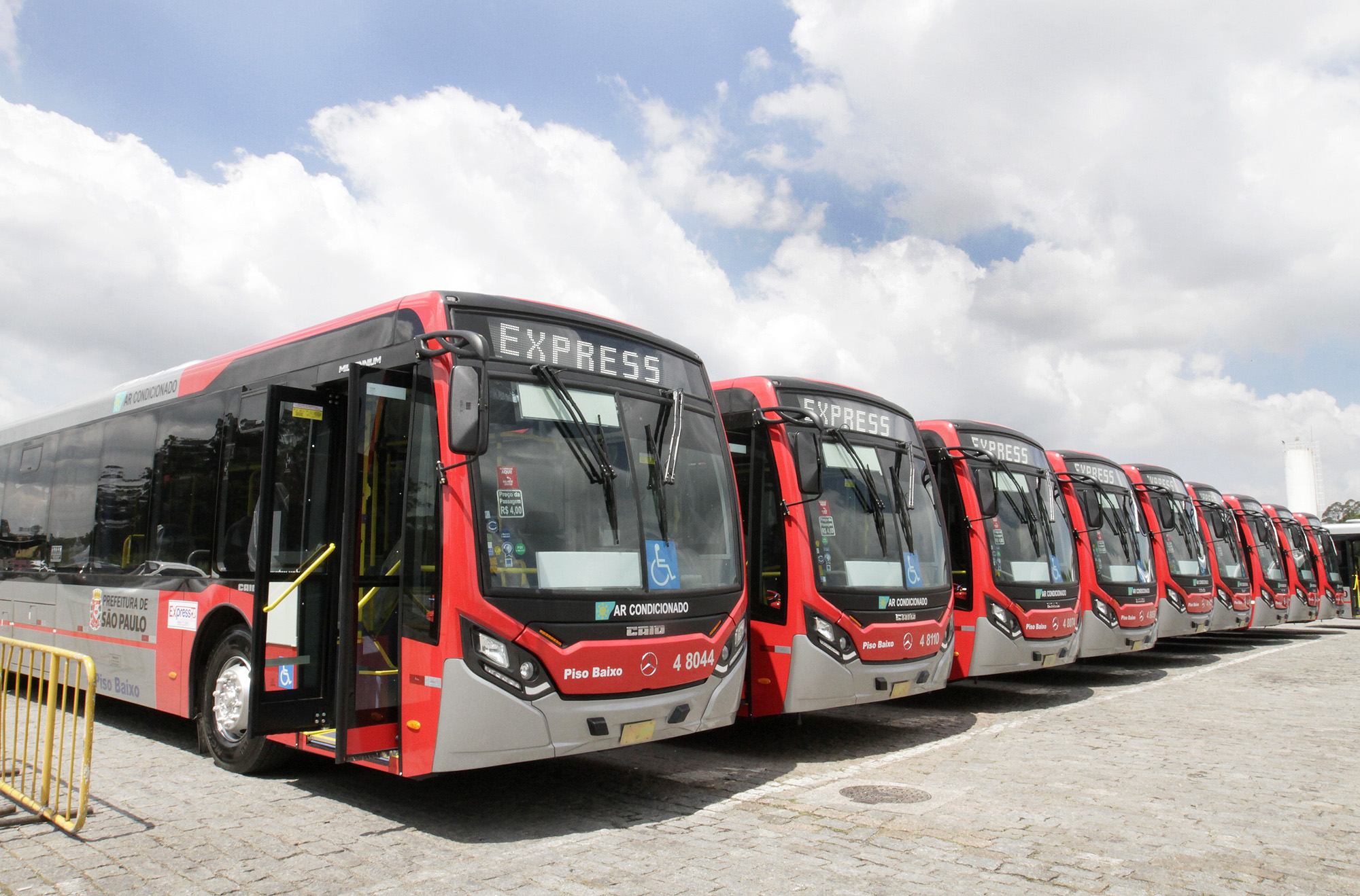 1464517-Entrega de Novos Ônibus para Renovação da Frota