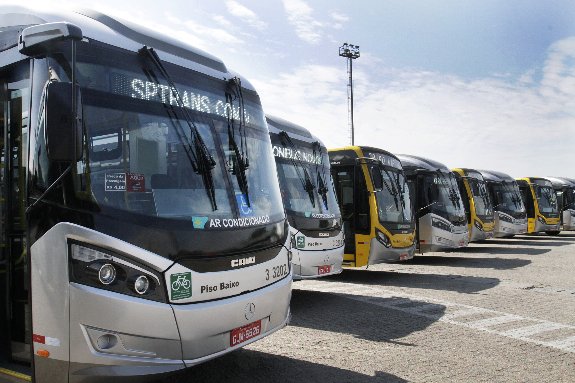 1465324-Entrega de Novos Ônibus