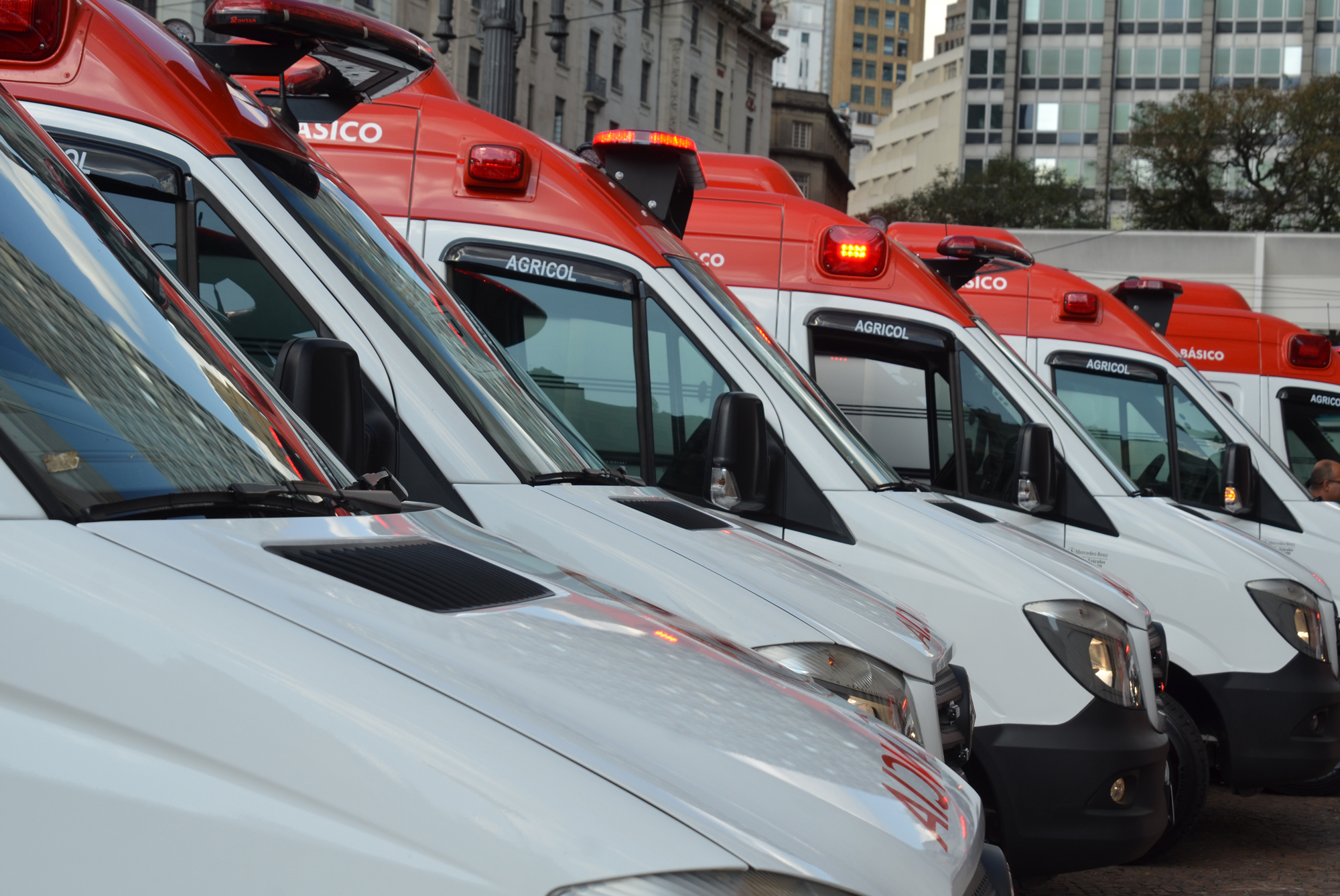 1470793-Entrega de novas ambulâncias do SAMU