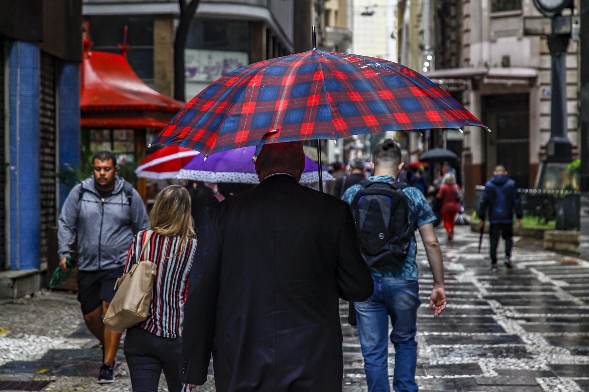 751437-Chuva na capital