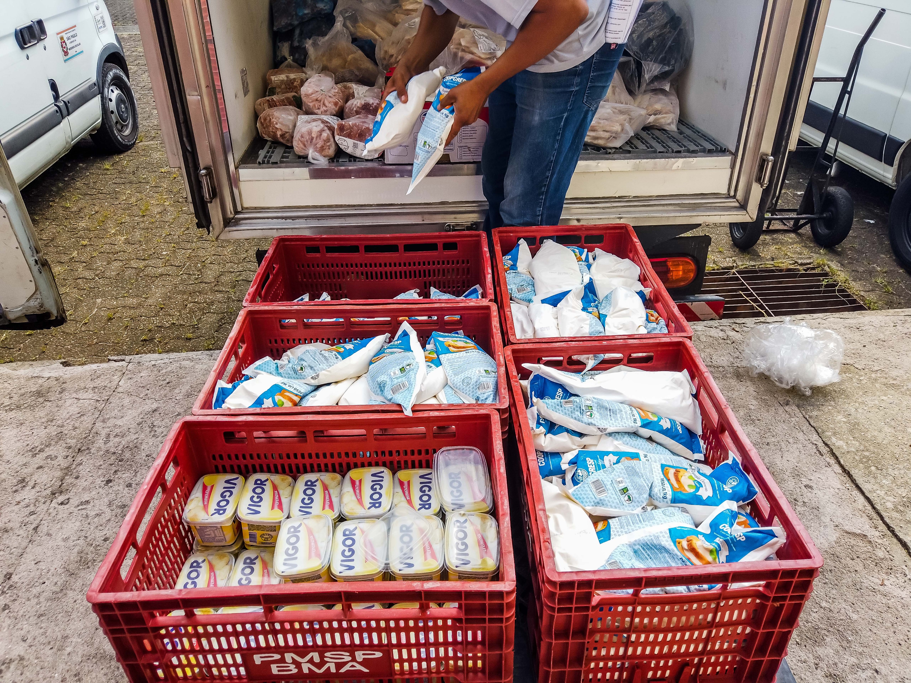 812179-Alimentos Perecíveis chegam ao Banco de Alimentos