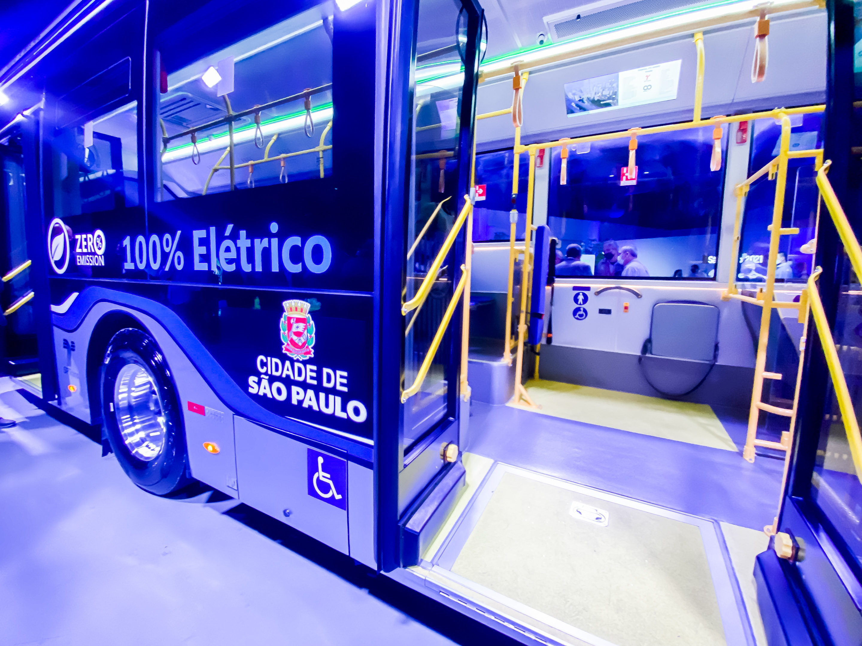 1027445-Lançamento do Ônibus Elétrico AZURE A12BR