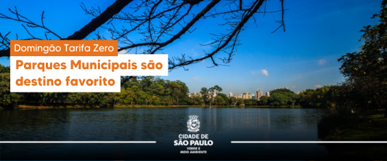 Imagem de uma paisagem com um céu azul limpo, com poucas nuvens ao fundo. No exterior, há uma área verde com várias árvores em cor verde escuro e um grande e extenso lago de cor verde escuro. No canto esquerdo da imagem, há um destaque em laranja com letras em cor branca com os seguintes dizeres 