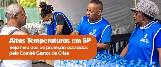 O banner mostra uma foto de trabalhadores usando coletes azuis com o brasão da cidade de São Paulo; eles estão em uma tenda, e à sua frente estão garrafinhas de água, que eles distribuem